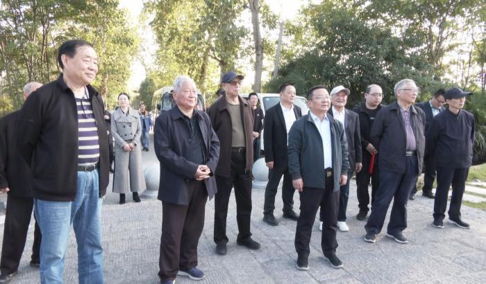 市廳級離退休老干部來我縣參觀考察